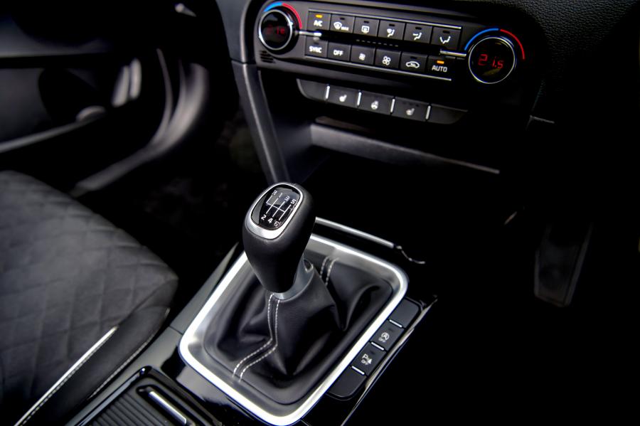 Детали интерьера Kia ProCeed GT Line 2019 года  (UK) (фото 4 из 40)